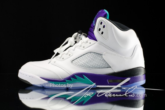 air-jordan-v-grape-new-images-11-570x380.jpg