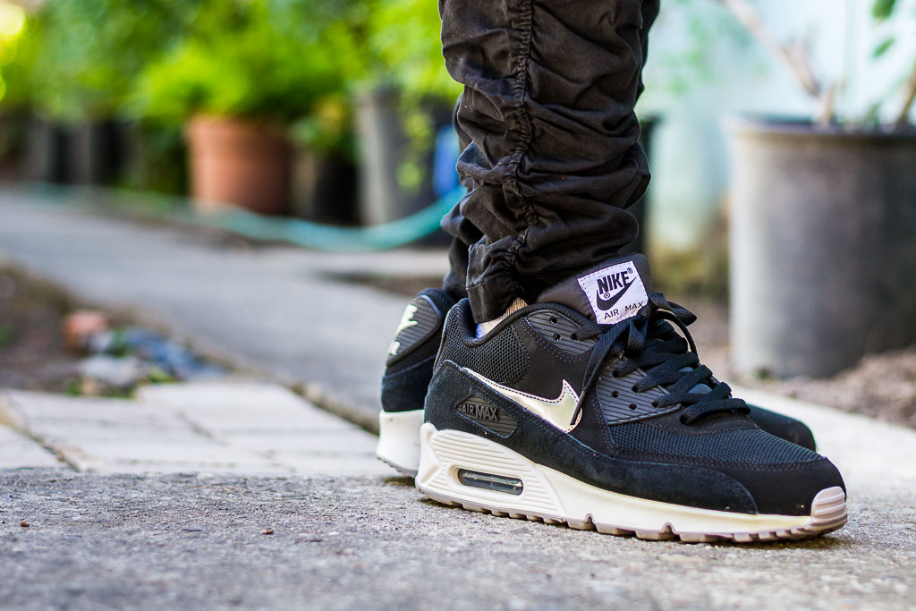 Air-Max-90-Essential-Black-and-Silver-WDYWT.jpg