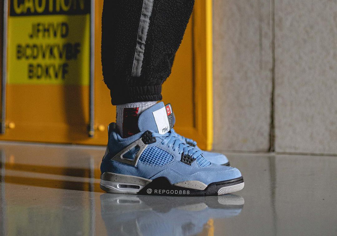 Air-Jordan-4-University-Blue-2021-Photos-1.jpg