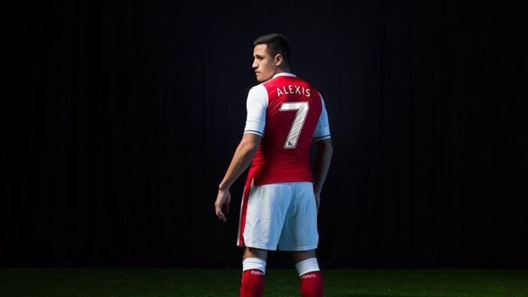 alexis-sanchez-arsenal-2016-17-kit-kit_3471562.jpg