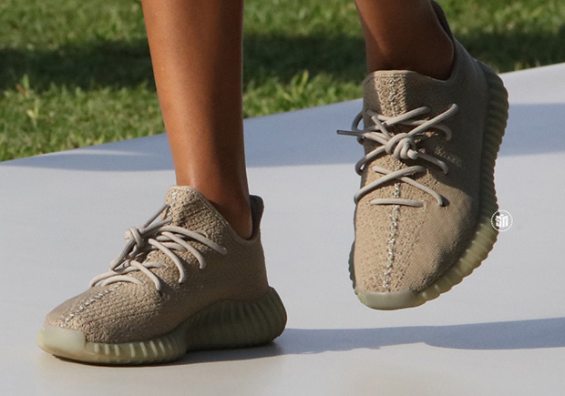 yeezy-boost-350-v2-dark-green-da9572.jpg