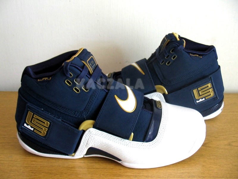 lebrons_soldier-nav-wht-gld-5.jpg