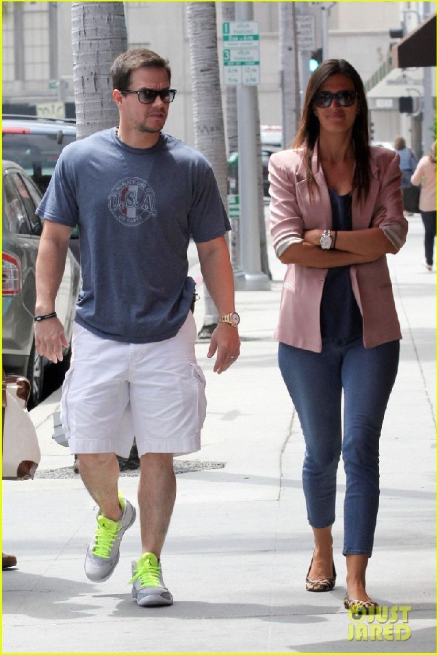 mark-wahlberg-air-jordan-2012-grey-volt-4.jpg