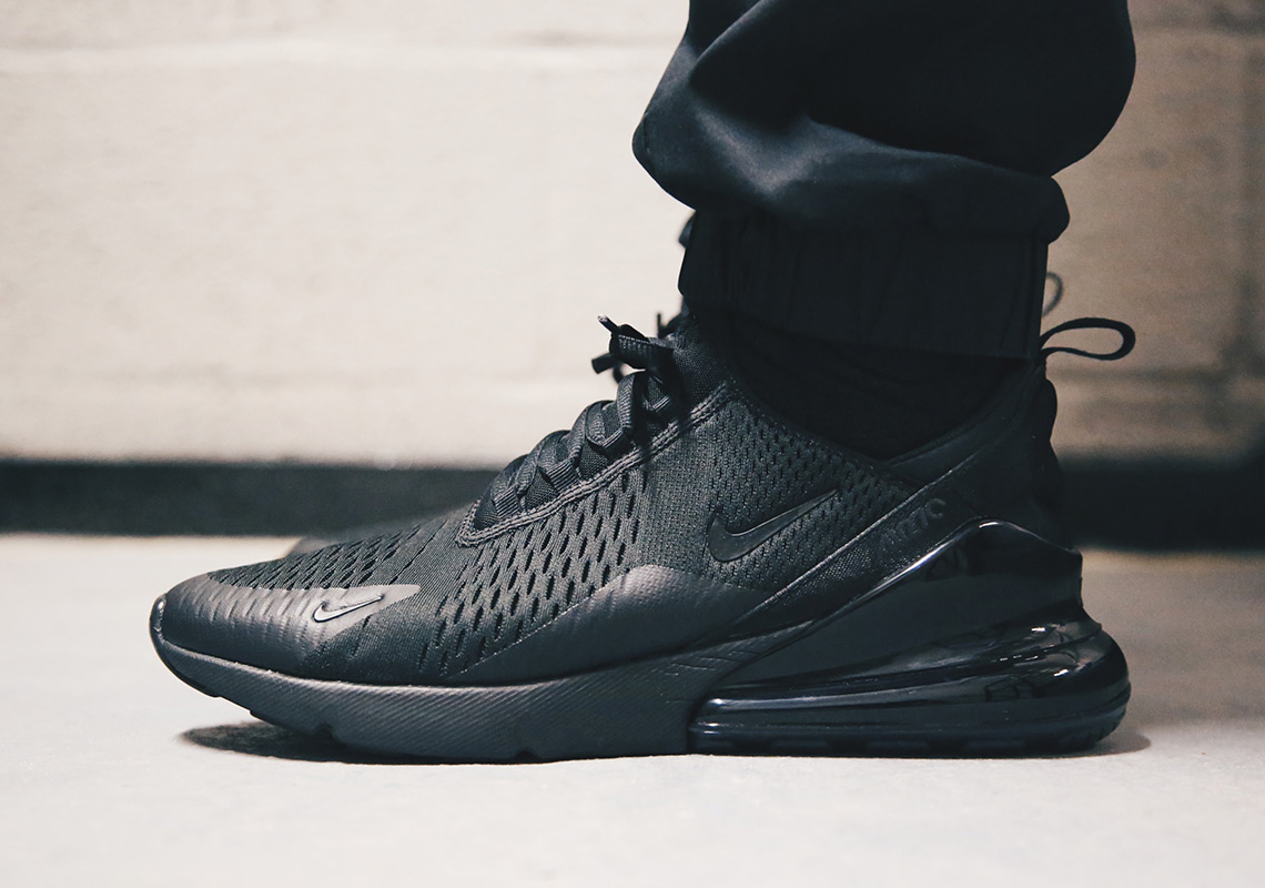 nike-air-max-270-triple-black-8.jpg