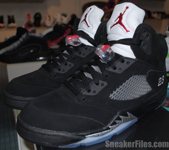 air-jordan-5-black-metallic-silver-2011-1.jpg