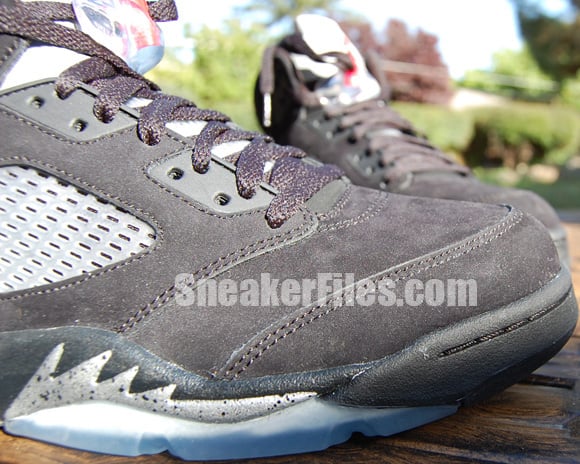 air-jordan-v-5-retro-black-metallic-silver-2011-detailed-look-8.jpg