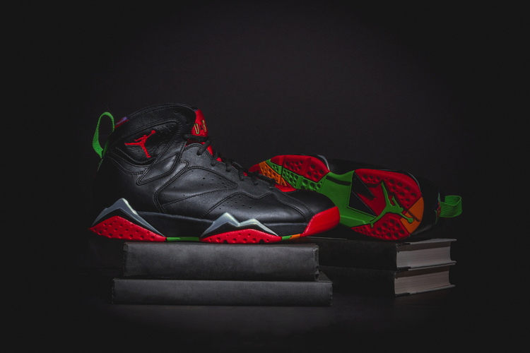 marvin-the-martian-air-jordan7-new-01.jpg