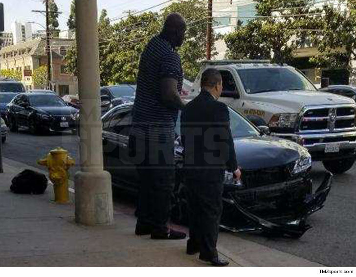 0413-shaq-car-accident-tmz-sports-wm-7.jpg