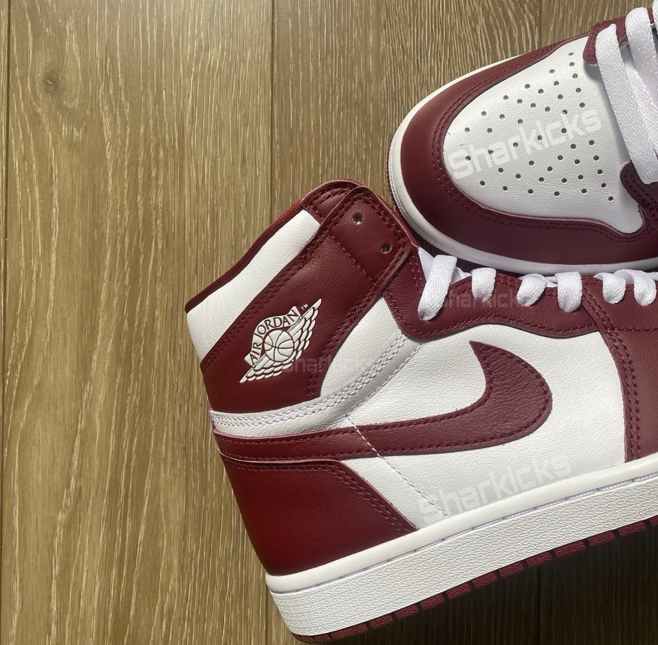 Air-Jordan-1-High-OG-Team-Red-2.jpg