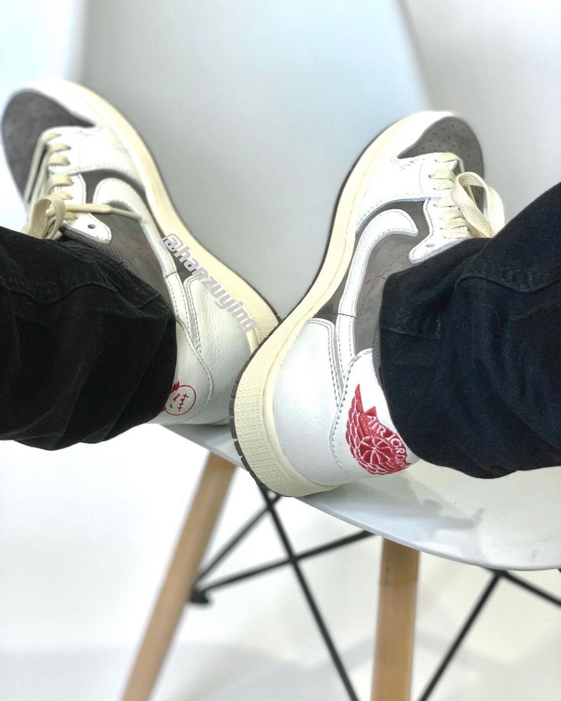 Travis-Scott-Air-Jordan-1-Low-OG-Reverse-Mocha-2.jpg