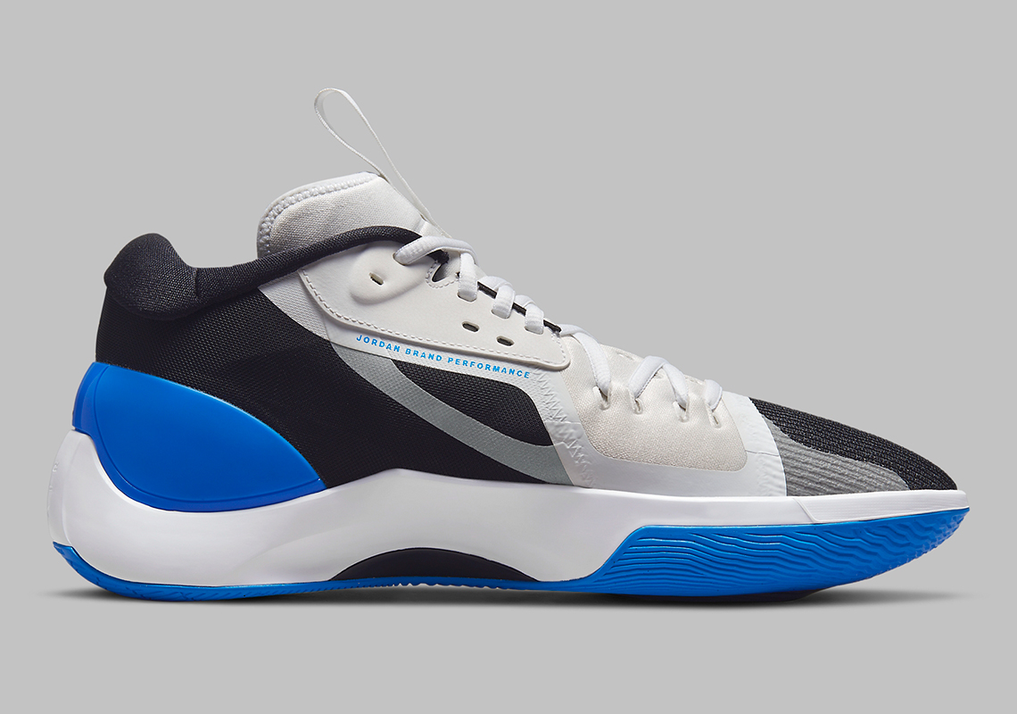 jordan-zoom-separate-white-black-blue-dh0249-140-2.jpg