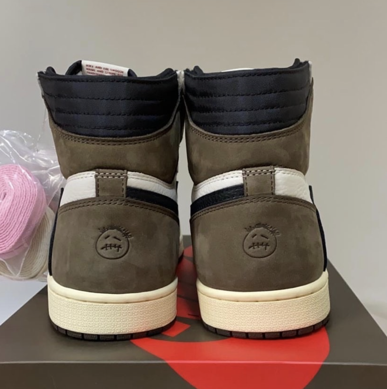 Travis-Scott-Air-Jordan-1-Alternate-Reverse-Release-Info-4.png