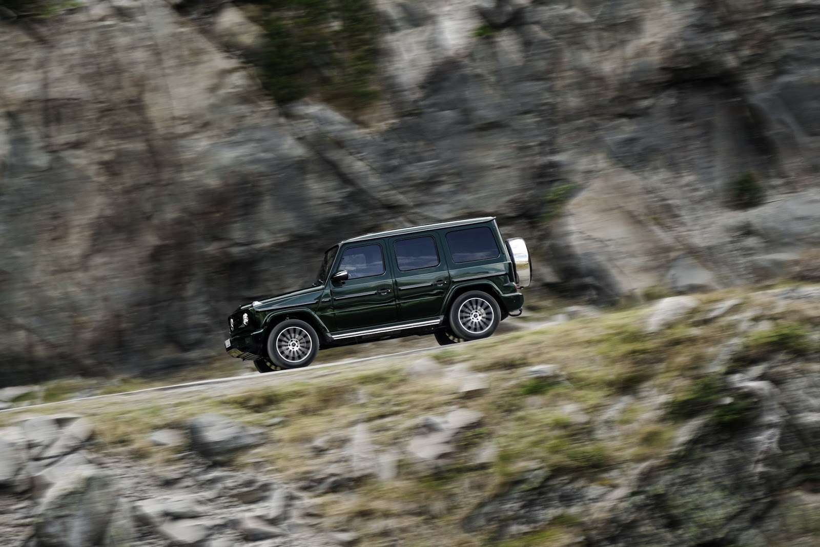 2019-Mercedes-Benz-G-Class-008.jpg