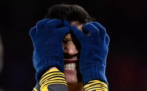 Arsenals-Alexis-Sanchez-looks-dejected.jpg